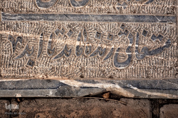 رمزگشایی از گذشته با واژگان؛ ماده‌تاریخ در سنگ‌نوشته‌های تخت فولاد