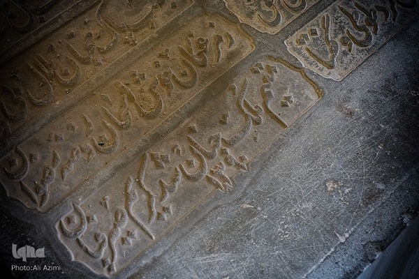 رمزگشایی از گذشته با واژگان؛ ماده‌تاریخ در سنگ‌نوشته‌های تخت فولاد