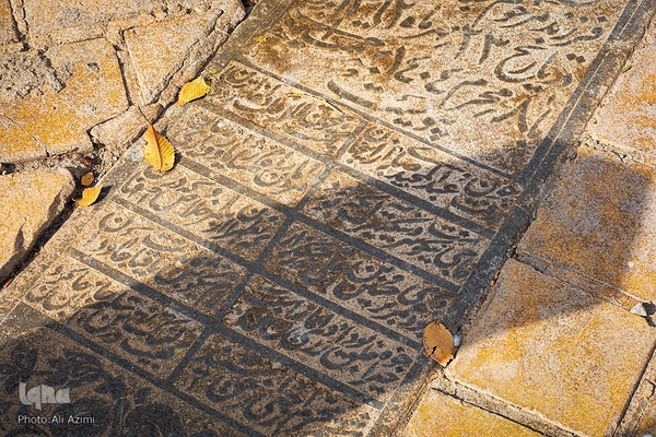 رمزگشایی از گذشته با واژگان؛ ماده‌تاریخ در سنگ‌نوشته‌های تخت فولاد