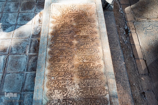 رمزگشایی از گذشته با واژگان؛ ماده‌تاریخ در سنگ‌نوشته‌های تخت فولاد