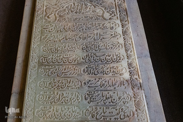 رمزگشایی از گذشته با واژگان؛ ماده‌تاریخ در سنگ‌نوشته‌های تخت فولاد