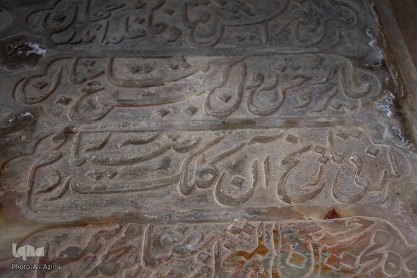 رمزگشایی از گذشته با واژگان؛ ماده‌تاریخ در سنگ‌نوشته‌های تخت فولاد