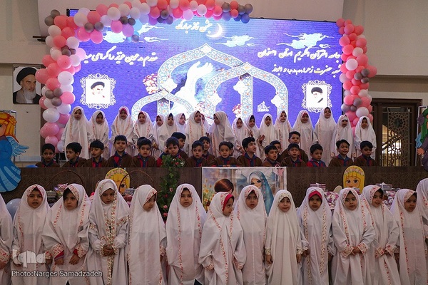 جشن نماز قرآن‌آموزان جامعة‌القرآن اصفهان