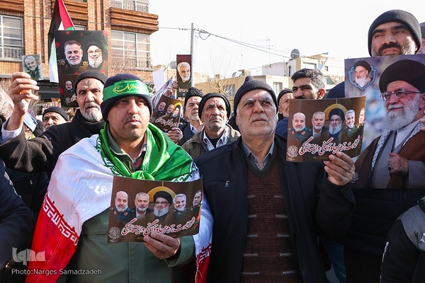 راهپیمایی نمازگزاران اصفهانی به شکرانه پیروزی مقاومت