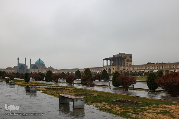 نصف جهان بارانی