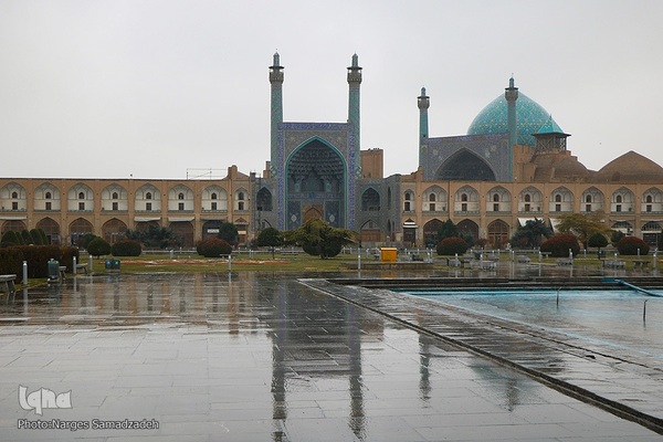 نصف جهان بارانی