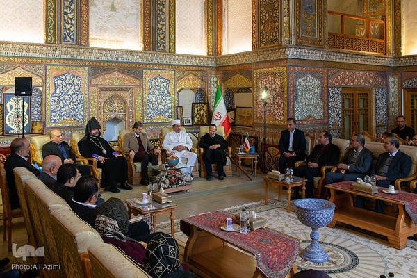 دیدار استاندار اصفهان با پیشوایان مذهبی ادیان توحیدی