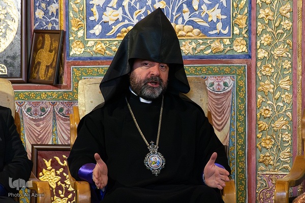 دیدار استاندار اصفهان با پیشوایان مذهبی ادیان توحیدی