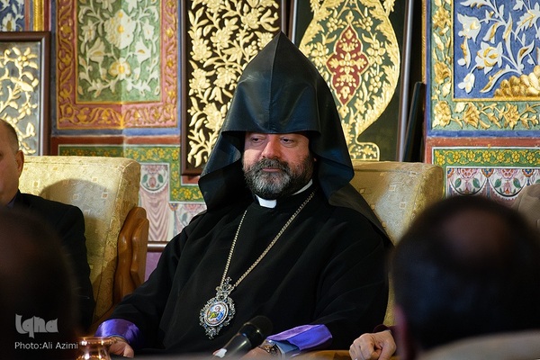 دیدار استاندار اصفهان با پیشوایان مذهبی ادیان توحیدی