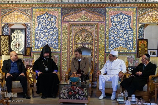 دیدار استاندار اصفهان با پیشوایان مذهبی ادیان توحیدی