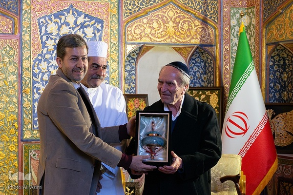 دیدار استاندار اصفهان با پیشوایان مذهبی ادیان توحیدی