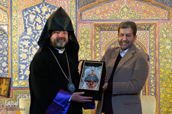 دیدار استاندار اصفهان با پیشوایان مذهبی ادیان توحیدی