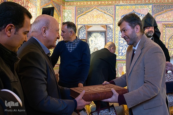 دیدار استاندار اصفهان با پیشوایان مذهبی ادیان توحیدی