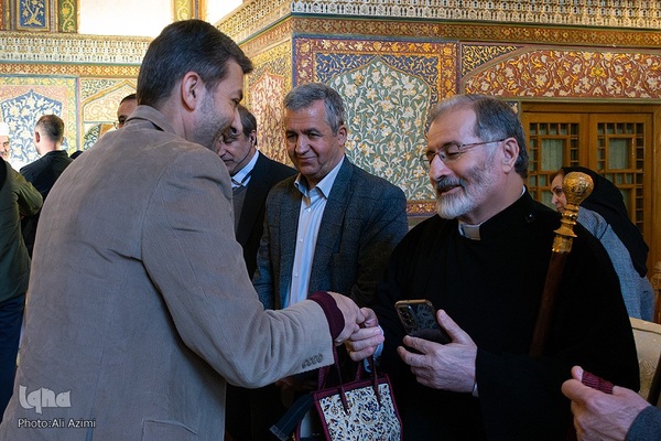 دیدار استاندار اصفهان با پیشوایان مذهبی ادیان توحیدی