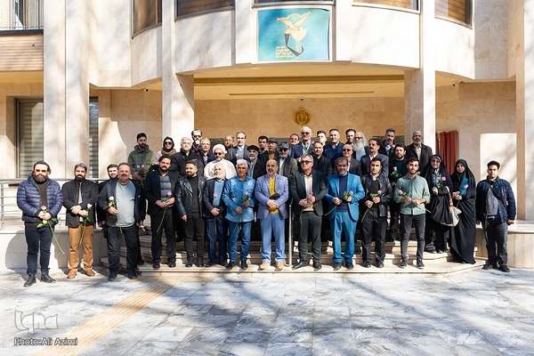 افتتاحیه معنوی پانزدهمین جشنواره فیلم فجر در اصفهان