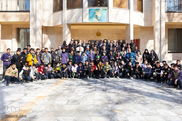 افتتاحیه معنوی پانزدهمین جشنواره فیلم فجر در اصفهان