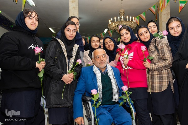 افتتاحیه معنوی پانزدهمین جشنواره فیلم فجر در اصفهان