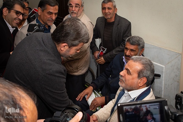 افتتاحیه معنوی پانزدهمین جشنواره فیلم فجر در اصفهان