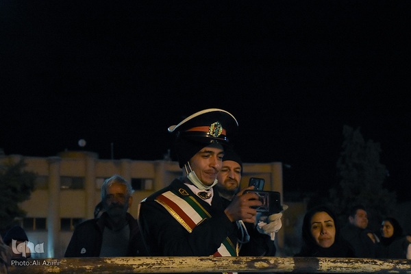 نورافشانی آسمان اصفهان در شب ۲۲ بهمن