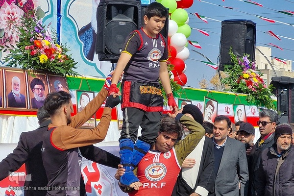 تجلی حضور کاشانی‌ها در راهپیمایی ۲۲ بهمن