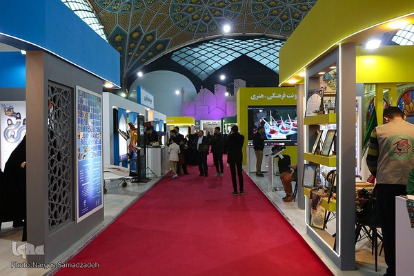 نمایشگاه «زاینده نور» در اصفهان