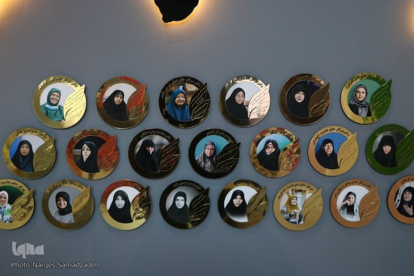 نمایشگاه «زاینده نور» در اصفهان