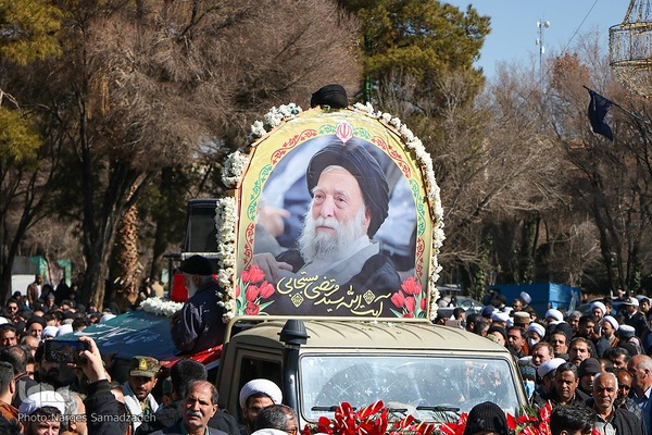 آیین تشییع پیکر آیت‌الله مستجابی در اصفهان