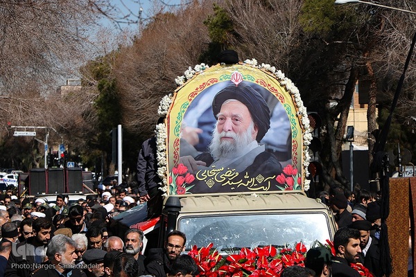 آیین تشییع پیکر آیت‌الله مستجابی در اصفهان