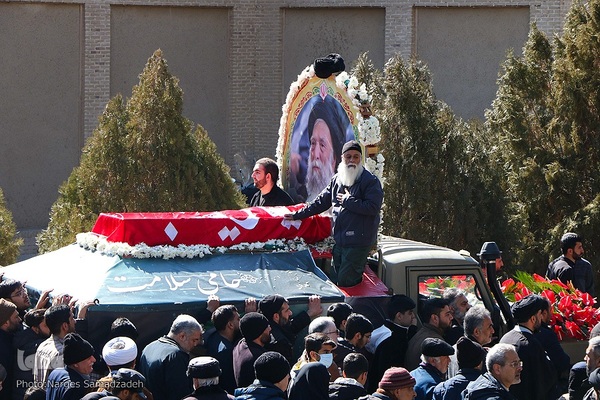 آیین تشییع پیکر آیت‌الله مستجابی در اصفهان