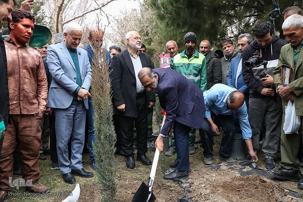 آیین روز درختکاری در اصفهان