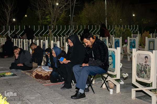 احیای شب بیست و یکم ماه رمضان درگلستان شهدای اصفهان