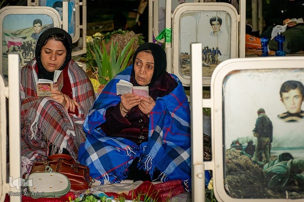 احیای شب بیست و یکم ماه رمضان درگلستان شهدای اصفهان