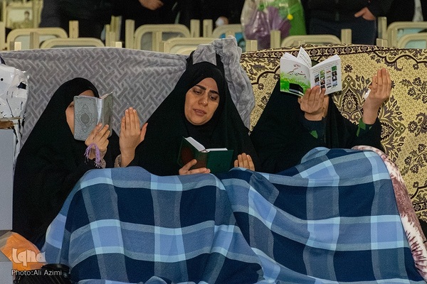 احیای شب بیست و یکم ماه رمضان درگلستان شهدای اصفهان