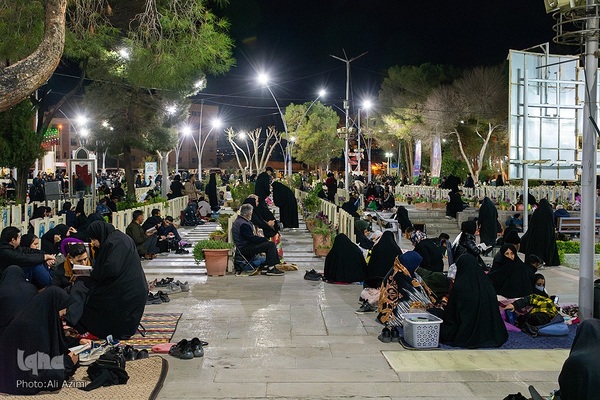 احیای شب بیست و یکم ماه رمضان درگلستان شهدای اصفهان