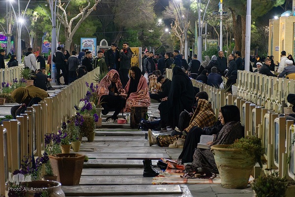 احیای شب بیست و یکم ماه رمضان درگلستان شهدای اصفهان
