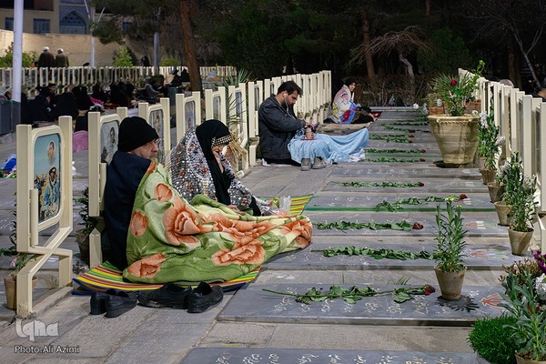 احیای شب بیست و یکم ماه رمضان درگلستان شهدای اصفهان