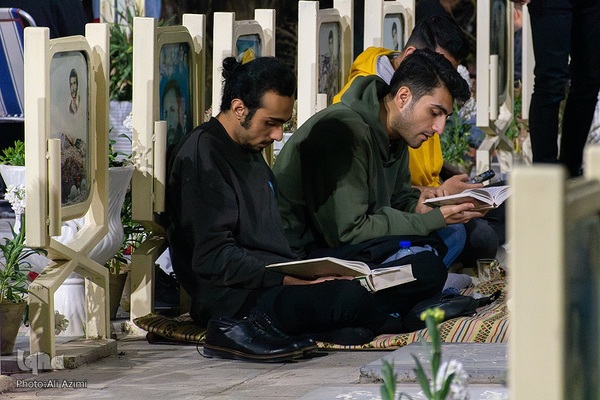 احیای شب بیست و یکم ماه رمضان درگلستان شهدای اصفهان