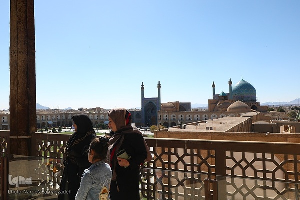 نقش جهان میزبان مسافران نوروزی نصف جهان