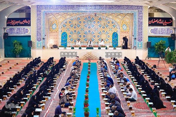 آیین جزءخوانی قرآن در حسینیه ارشاد اصفهان