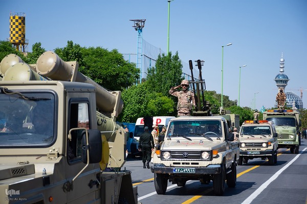 مراسم رژه روز ارتش در اصفهان