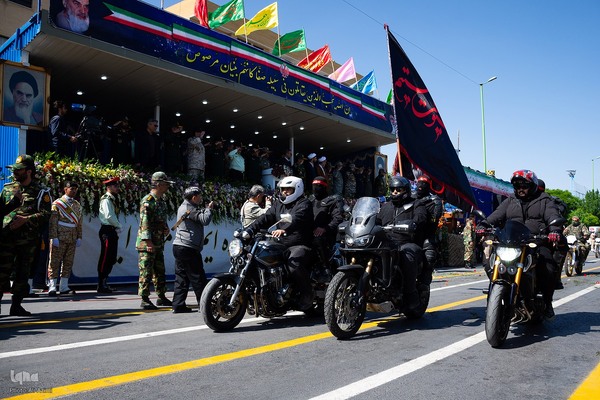 مراسم رژه روز ارتش در اصفهان