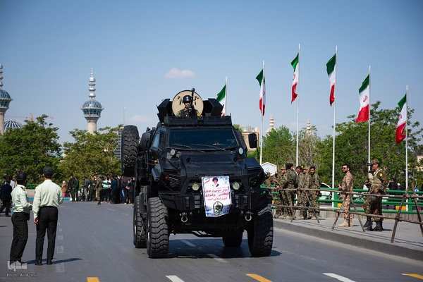 مراسم رژه روز ارتش در اصفهان