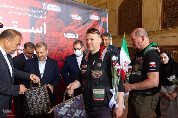 آیین استقبال از موتورسواران لهستانی در اصفهان