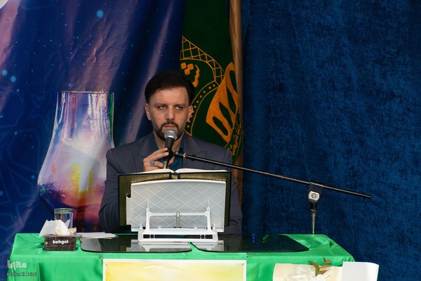 محفل انس با قرآن به یاد شهدای خدمت در اصفهان