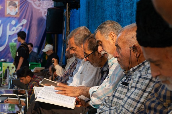 محفل انس با قرآن به یاد شهدای خدمت در اصفهان