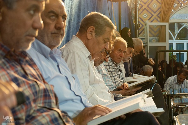محفل انس با قرآن به یاد شهدای خدمت در اصفهان