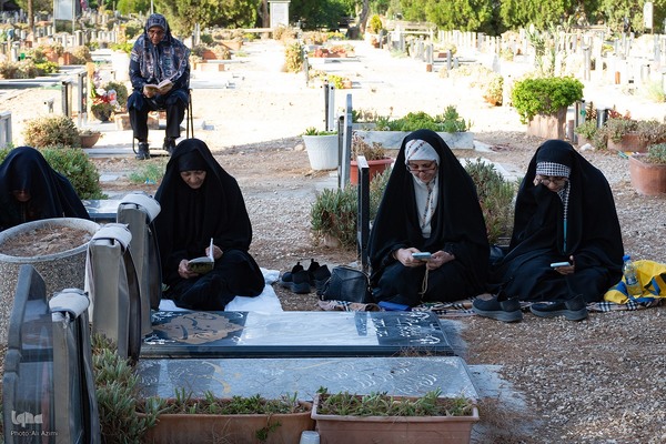 قرائت دعای عرفه در باغ رضوان اصفهان