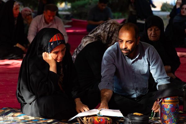 قرائت دعای عرفه در باغ رضوان اصفهان