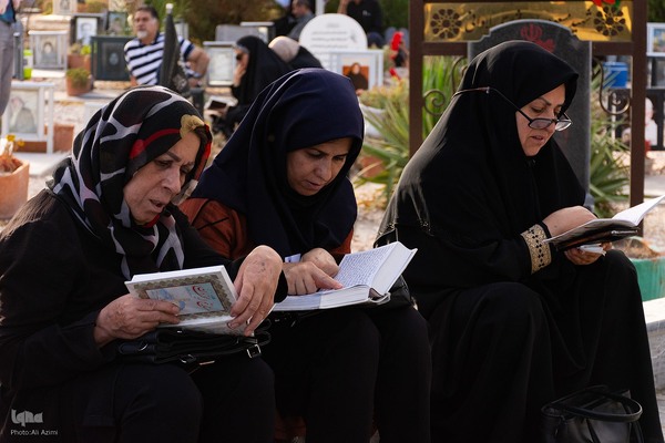 قرائت دعای عرفه در باغ رضوان اصفهان