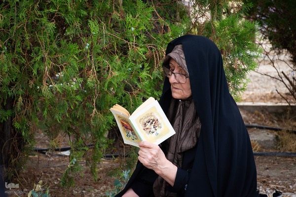 قرائت دعای عرفه در باغ رضوان اصفهان